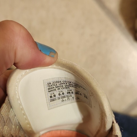 Skechers Women's Iridescent White Sneakers Size 8.5 - Picture 7 of 8